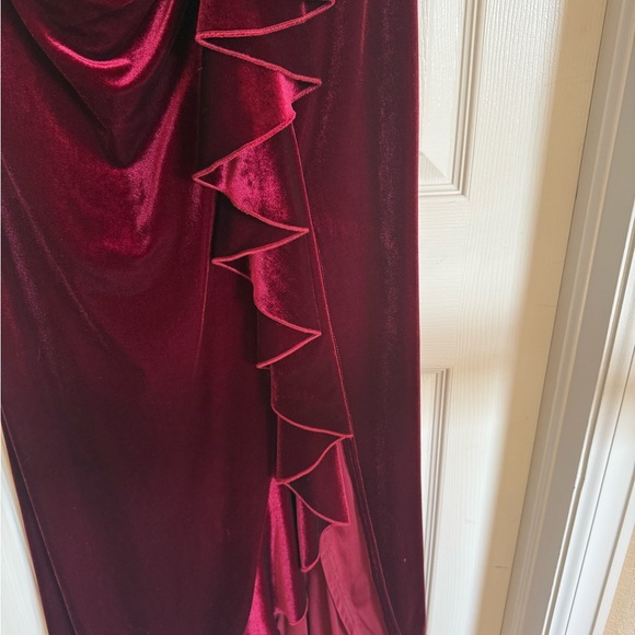 Tadashi Shoji Ruffle Long Sleeve Velvet Gown – Burgundy – Size XL - Picture 8 of 9